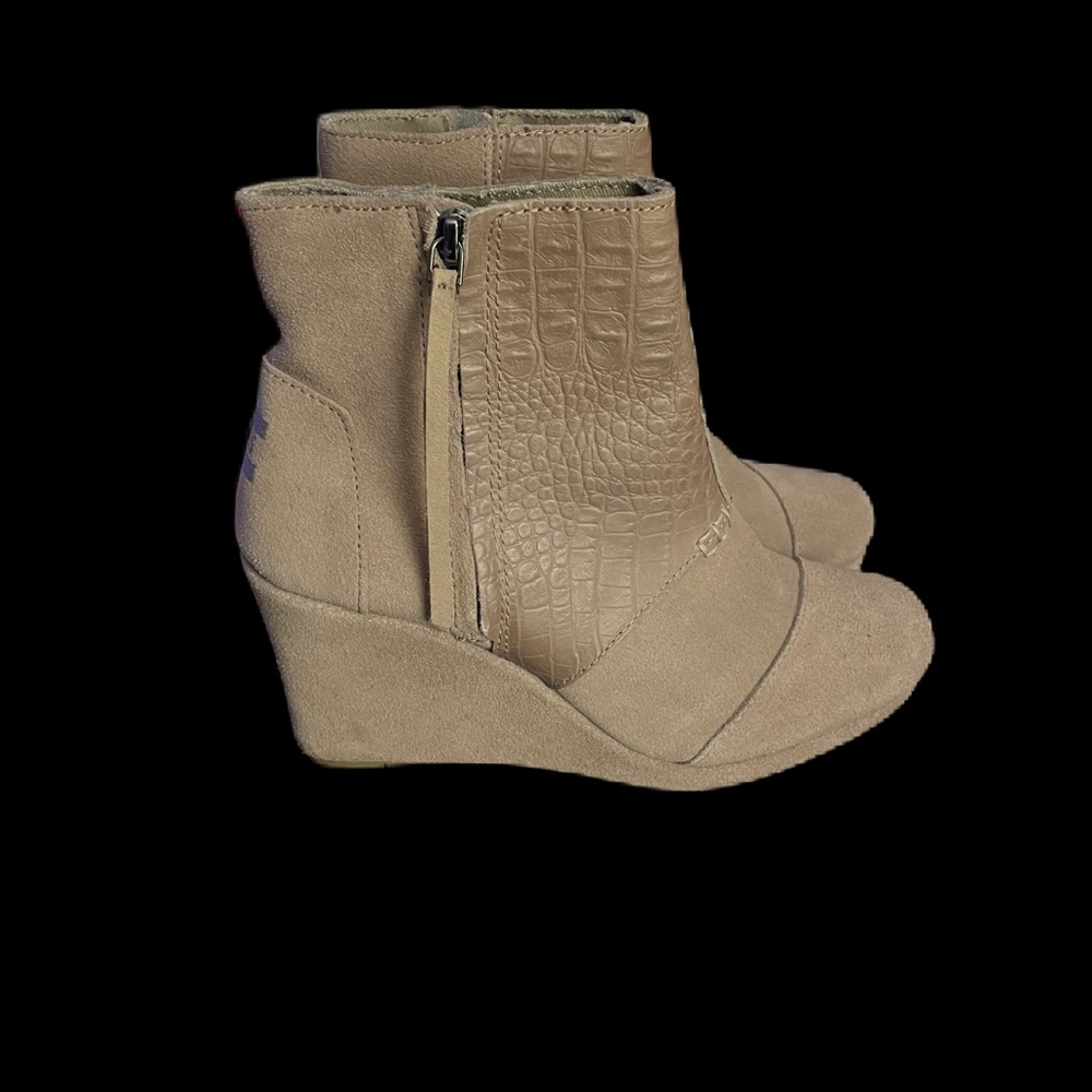 Toms Womens Ankle Boots Booties Desert Taupe croc Suede Wedge Zip High Heel 7.5